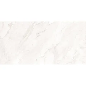 GRESIE ENGLAND WHITE - 60X120 cm, porțelanată, rectificata, cu finisaj mat structurat și efect carving, nuanță albă cu insertii gri, potrivită pentru pardoseli și pereți interior/exterior.
