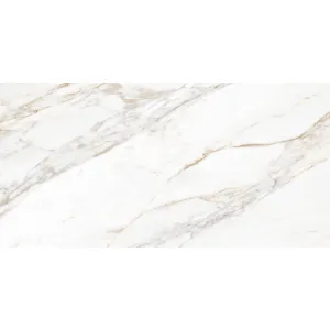 GRESIE RIGAL CARRARA - 60X120 cm, cu finisaj lucios și aspect de marmură albă naturală. O alegere elegantă pentru interioare luminoase și spații moderne, compatibilă cu încălzirea în pardoseală.