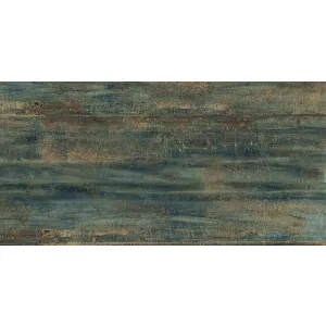 GRESIE ALIENA - 60X120 cm, porțelanată lucioasă high glossy, în nuanțe de albastru-petrol cu accente ruginii și maronii, pentru un efect modern și sofisticat.