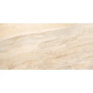 GRESIE OMEGA GREEN - 60X120 cm, porțelanată lucioasă, rectificata, în nuanțe de bej cald și crem cu accente discrete gri-verzui, ideală pentru pardoseli și pereți.