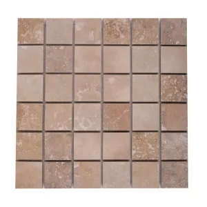 MOZAIC DIN TRAVERTIN RUSTIC - 30.5x30.5 cm, grosime 1 cm, bej, finisaj mat, chituit, montat pe plasă, ideal pentru spații interioare elegante și naturale.