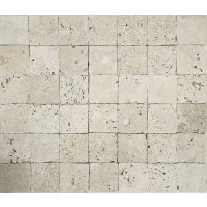 TRAVERTIN LIGHT - 10X10x1 cm, în nuanțe deschise de crem și bej, cu finisaj antichizat și textură natural, ideal pentru amenajări cu stil clasic, rustic sau mediteranean.