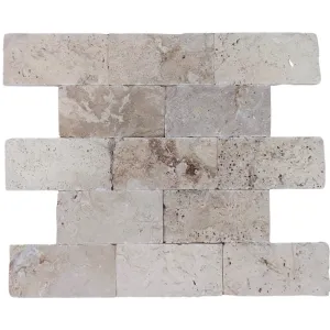 TRAVERTIN RUSTIC SCAPITAT - 10.1X20.3 cm, cu margini neregulate și textură naturală, disponibil în nuanțe variate de crem, bej și gri deschis, deal pentru placări interioare și exterioare cu caracter autentic.