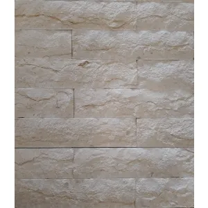 PIATRA SCAPITATA SILVIA MENIA - 7X30 cm, cu nuanțe calde de bej și crem, ideal pentru decorarea pereților interiori și exteriori.