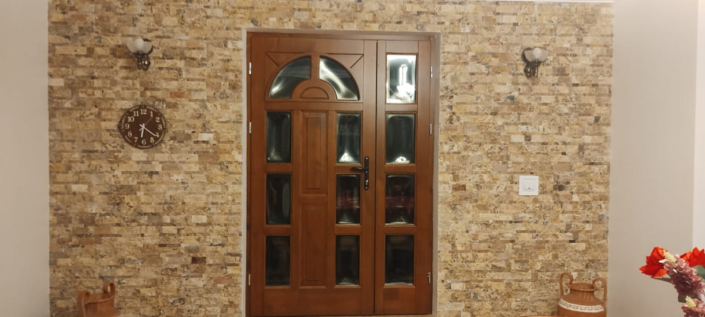 Proiect rezidențial Dâmbovița Lungulețu travertin decorativ și scări din marmură