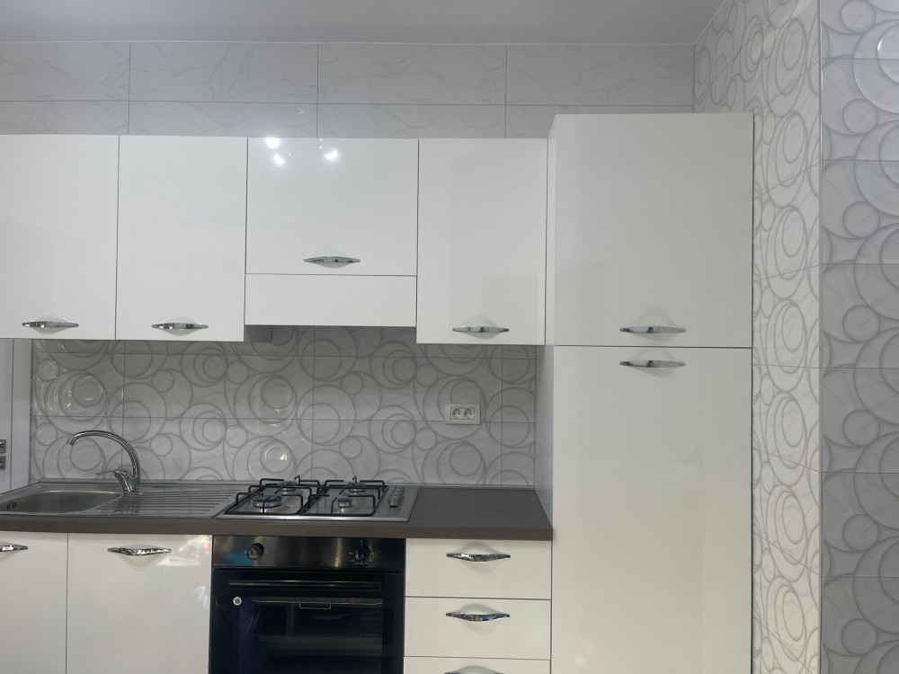 Proiect rezidențial bucătărie modernă cu faianță decorativă geometrică Tomis Constanța