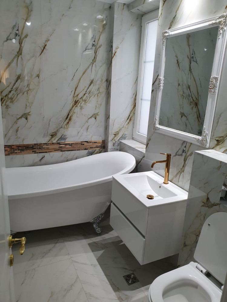 Proiect rezidențial baie cu gresie tip Calacatta Iași