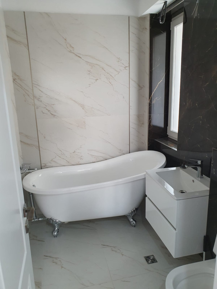 Proiect rezidențial baie cu gresie tip Carrara Iași